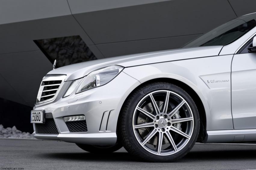 Авто обои Mercedes-Benz E63 AMG 2012