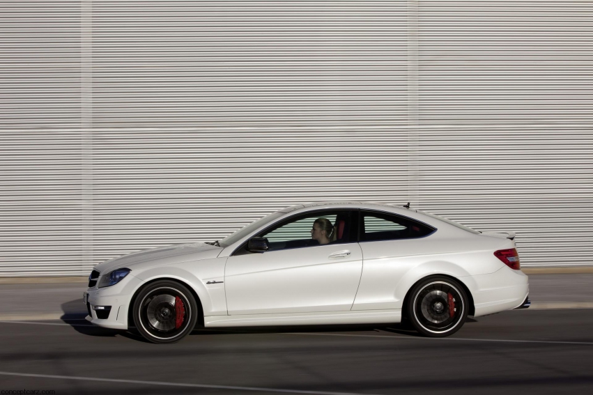 Авто обои Mercedes-Benz C63 AMG Coupe 2012