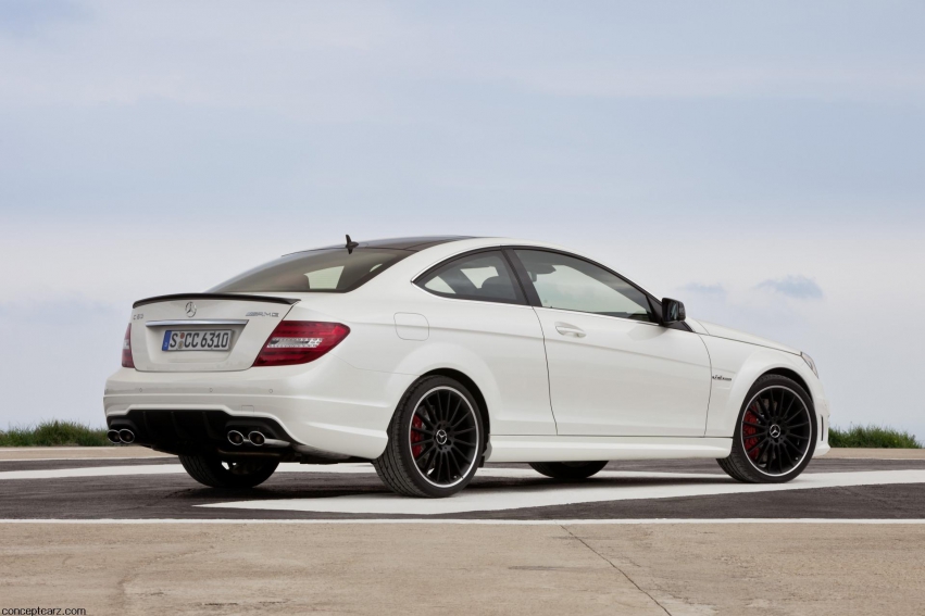 Авто обои Mercedes-Benz C63 AMG Coupe 2012