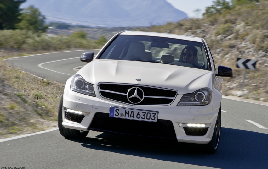 Авто обои Mercedes-Benz C63 AMG 2012