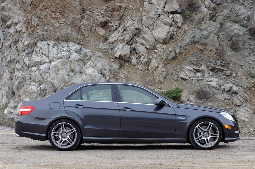 Авто обои Mercedes-Benz E63 AMG 2010