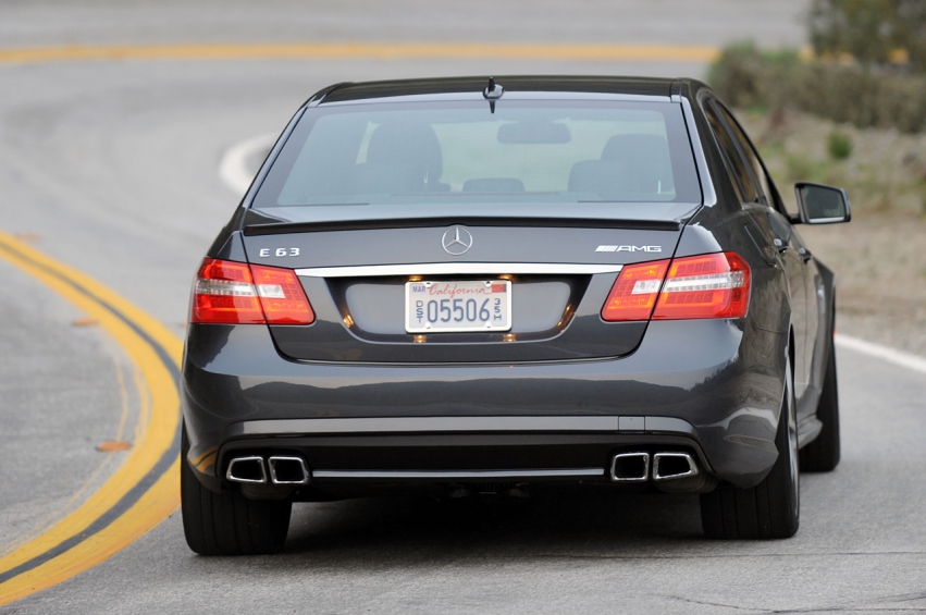 Авто обои Mercedes-Benz E63 AMG 2010