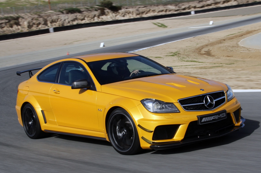 Авто обои Mercedes-Benz  Mercedes Benz C63 Amg Coupe Black Series 2012