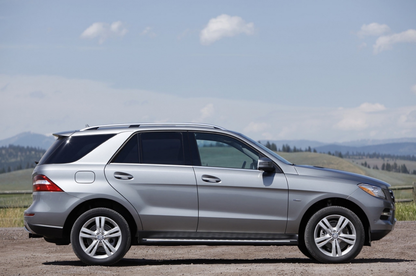 Авто обои Mercedes-Benz ML350 BlueTec 4Matic 2012