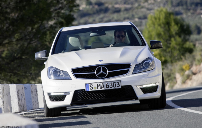 Авто обои Mercedes-Benz C63 AMG 2012