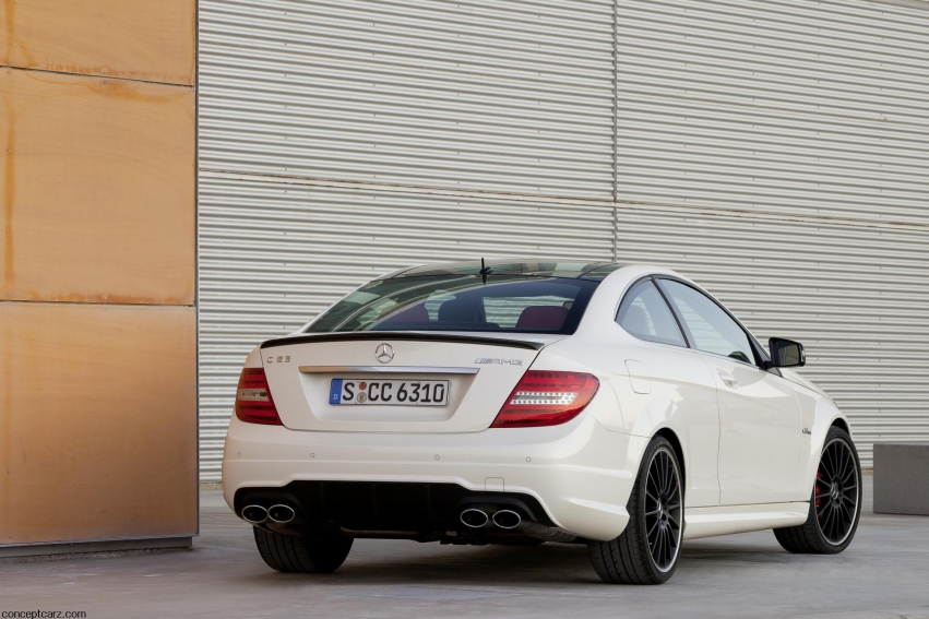 Авто обои Mercedes-Benz C63 AMG Coupe 2012