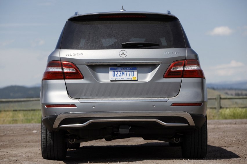 Авто обои Mercedes-Benz ML350 BlueTec 4Matic 2012