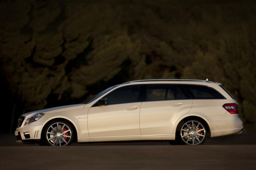 Авто обои Mercedes-Benz E63 AMG Wagon