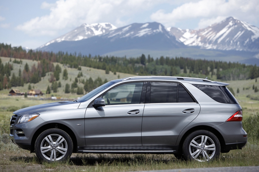 Авто обои Mercedes-Benz ML350 BlueTec 4Matic 2012