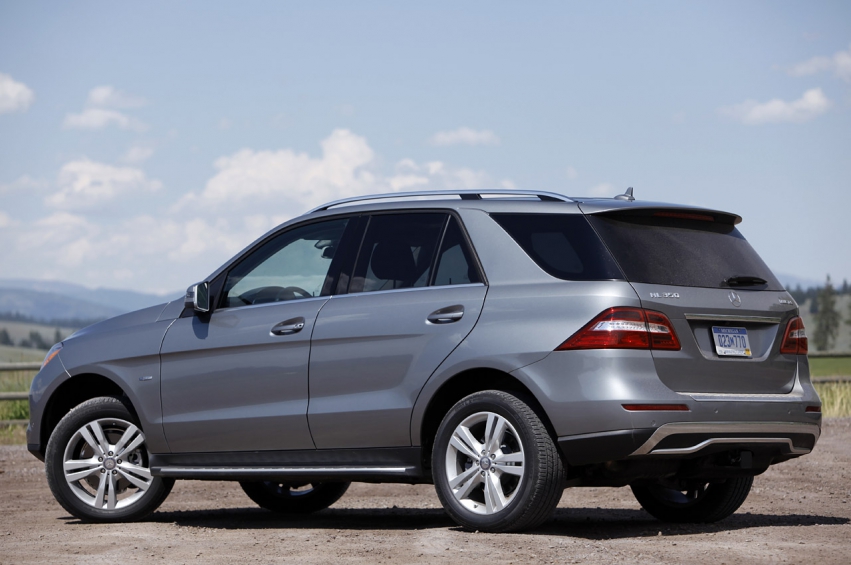 Авто обои Mercedes-Benz ML350 BlueTec 4Matic 2012