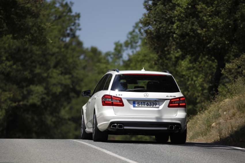 Авто обои Mercedes-Benz E63 AMG Wagon