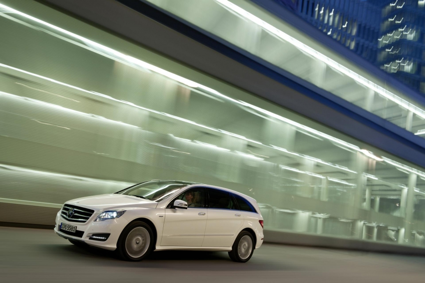 Авто обои Mercedes-Benz R-Class 2012