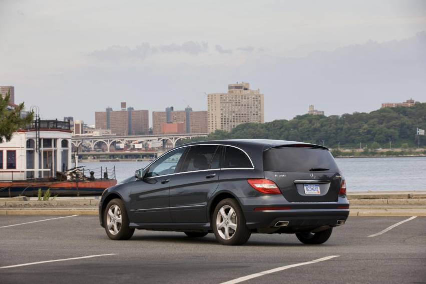 Авто обои Mercedes-Benz R-Class 2012