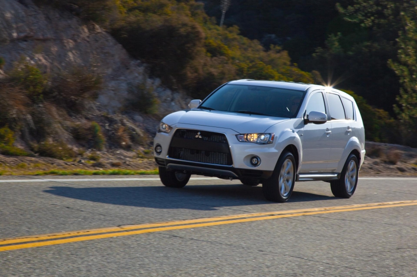 Авто обои Mitsubishi Outlander 2012