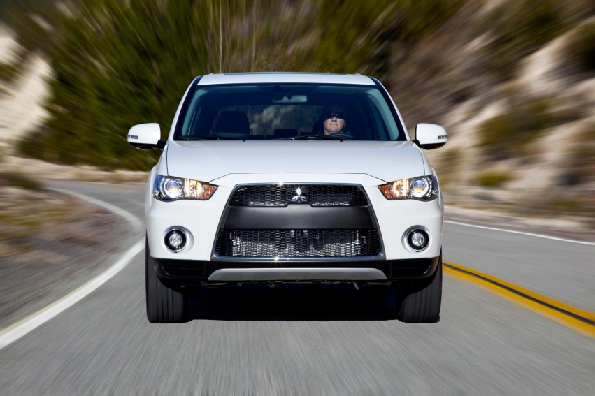 Авто обои Mitsubishi Outlander 2012