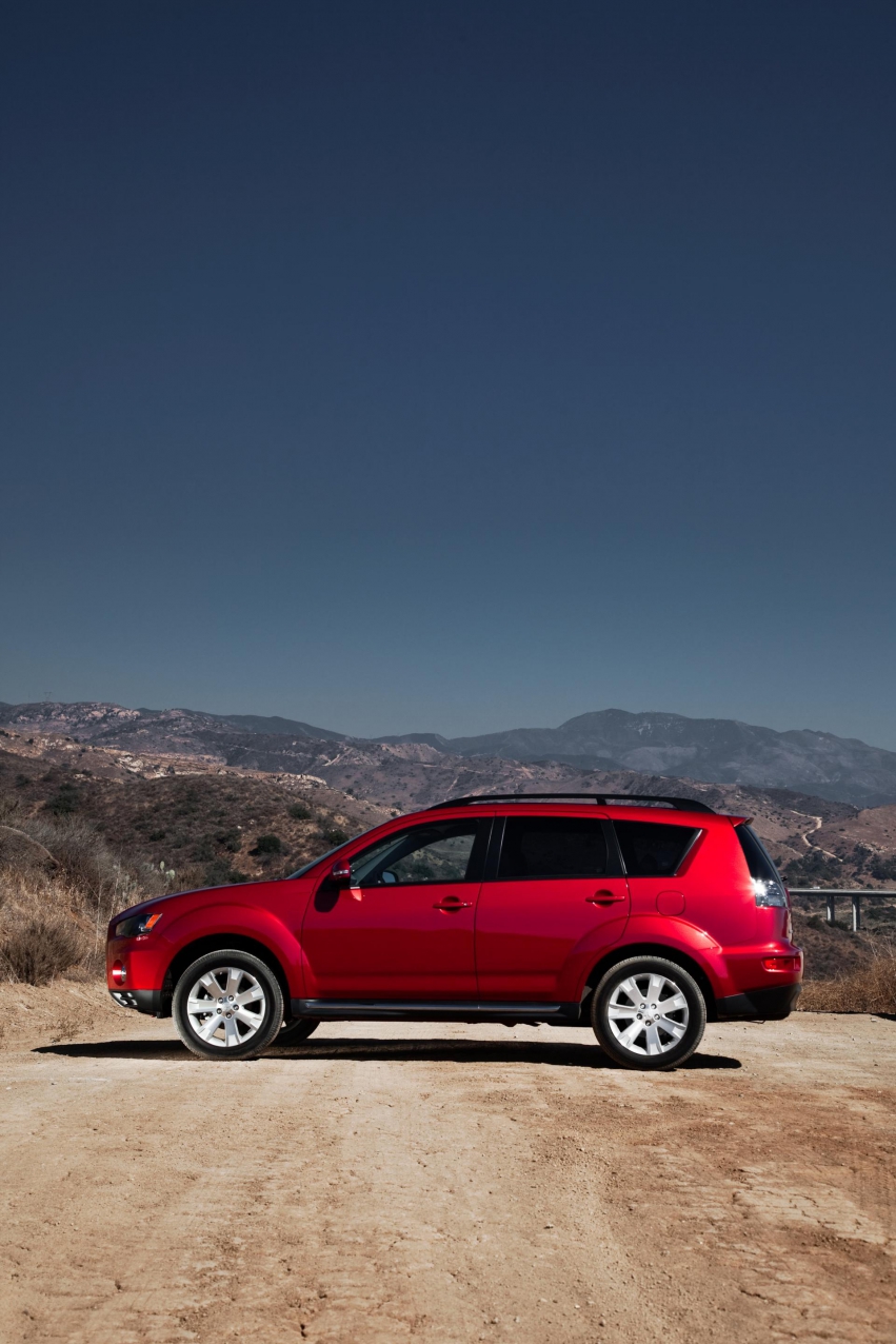 Авто обои Mitsubishi Outlander 2012