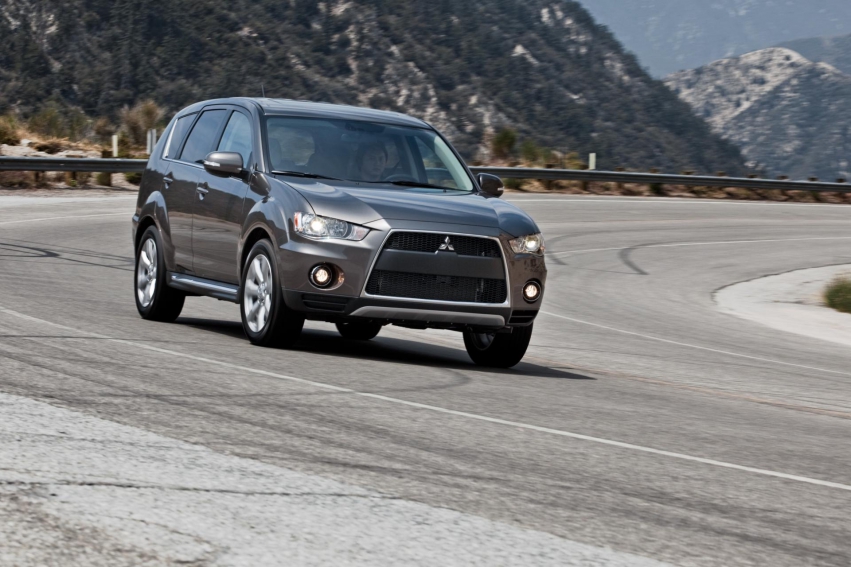 Авто обои Mitsubishi Outlander 2012