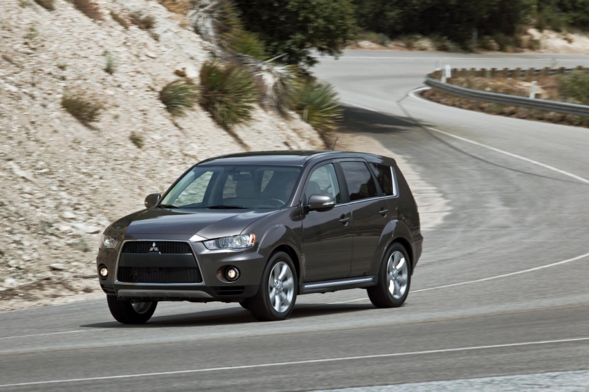 Авто обои Mitsubishi Outlander 2012