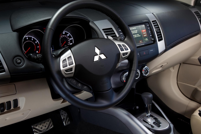 Авто обои Mitsubishi Outlander 2012