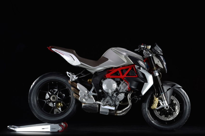 Мото обои MV Agusta Brutale 800