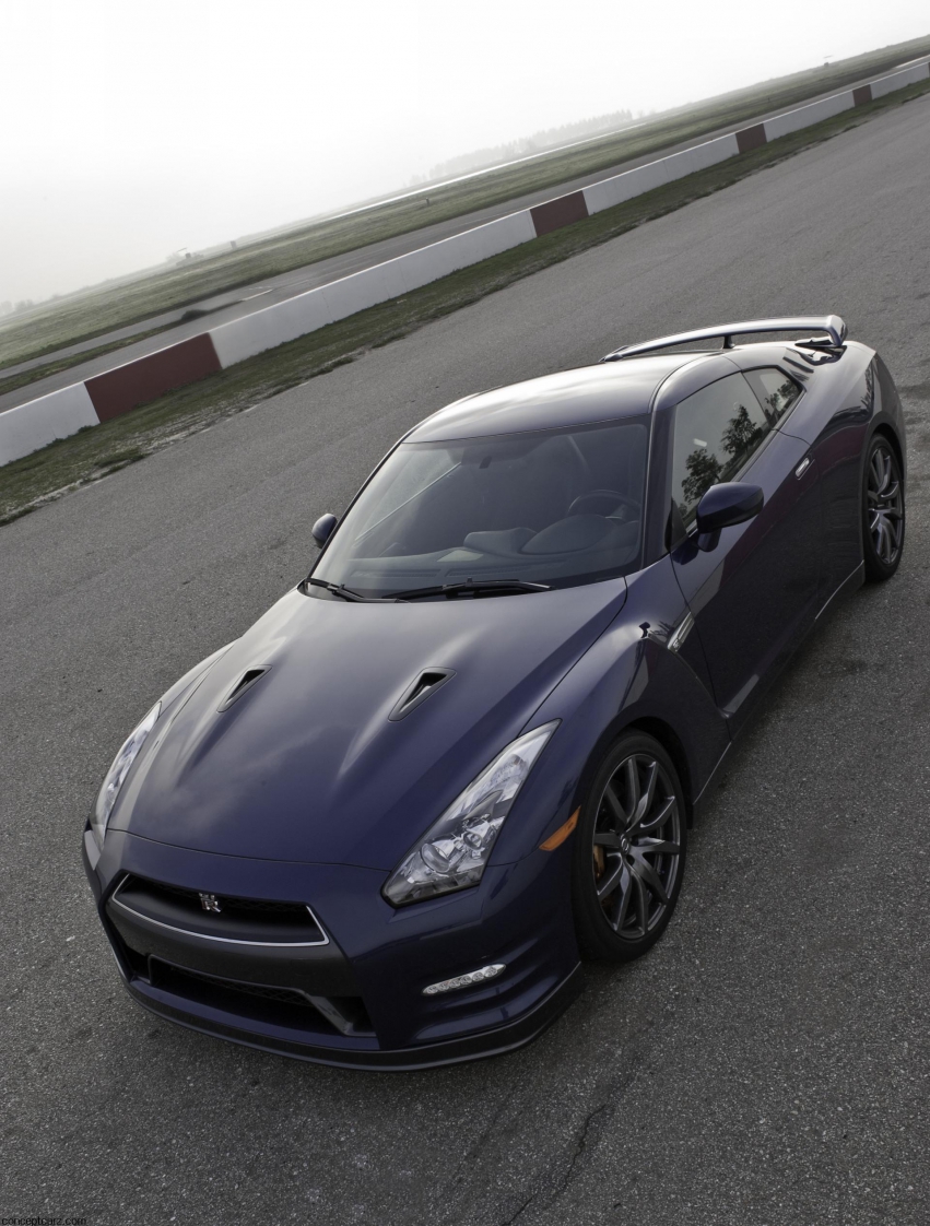 Авто обои Nissan GT-R 2012