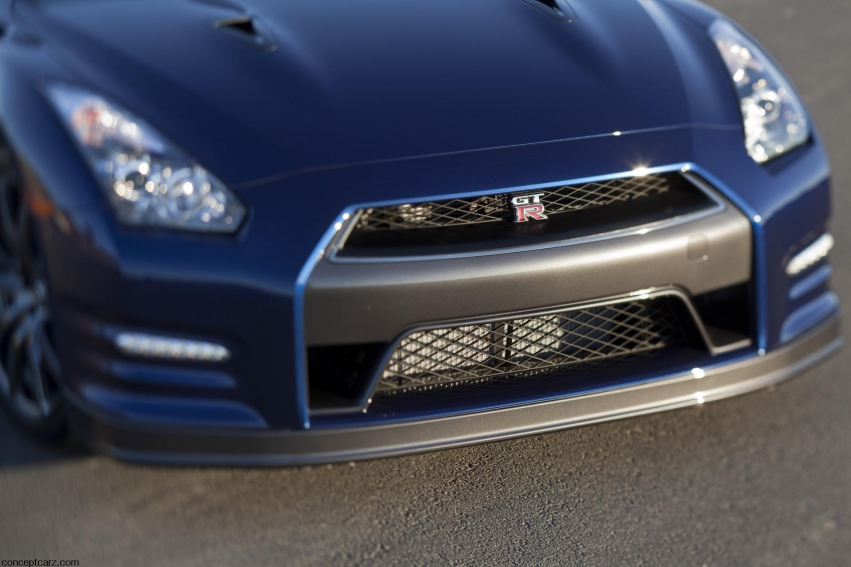 Авто обои Nissan GT-R 2012