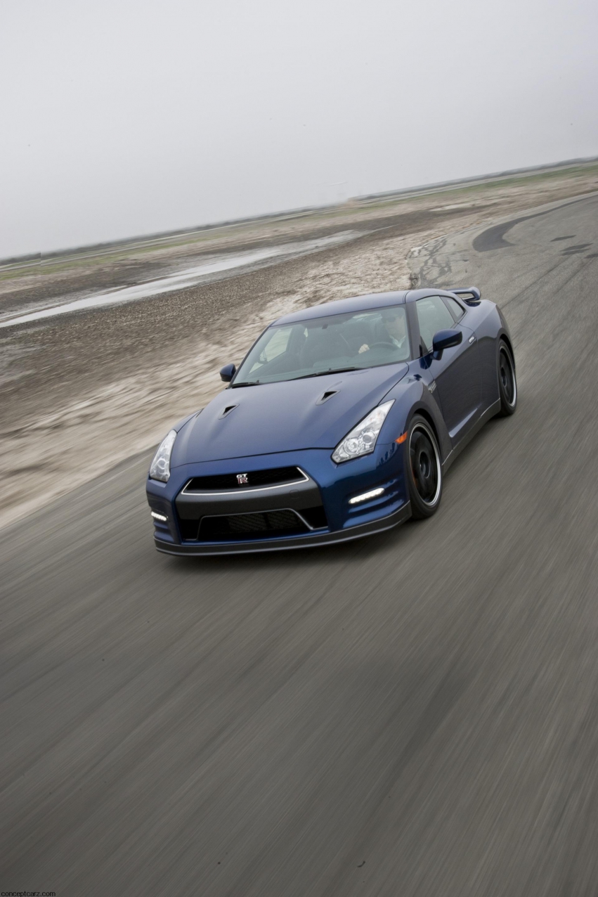 Авто обои Nissan GT-R 2012