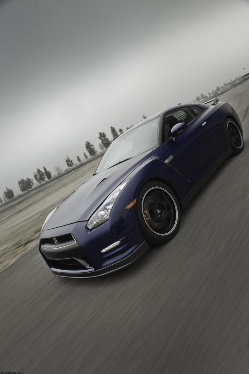 Авто обои Nissan GT-R 2012