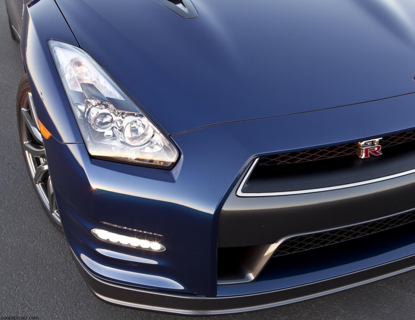 Авто обои Nissan GT-R 2012