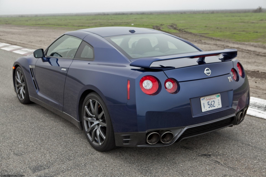 Авто обои Nissan GT-R 2012