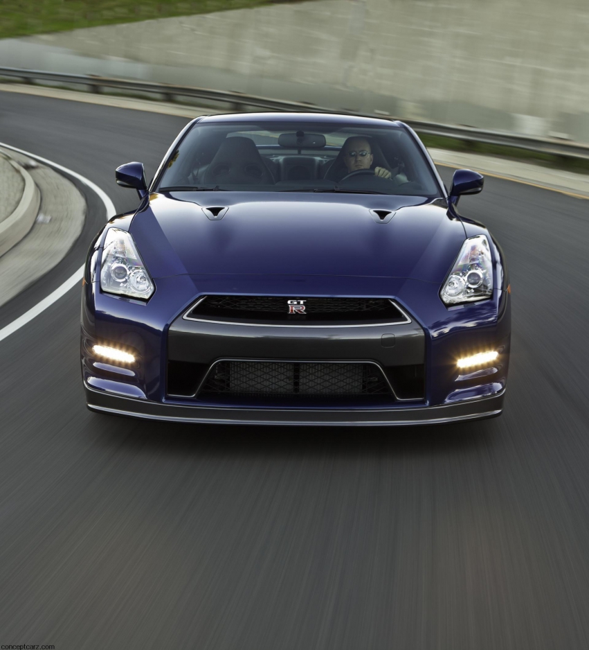 Авто обои Nissan GT-R 2012