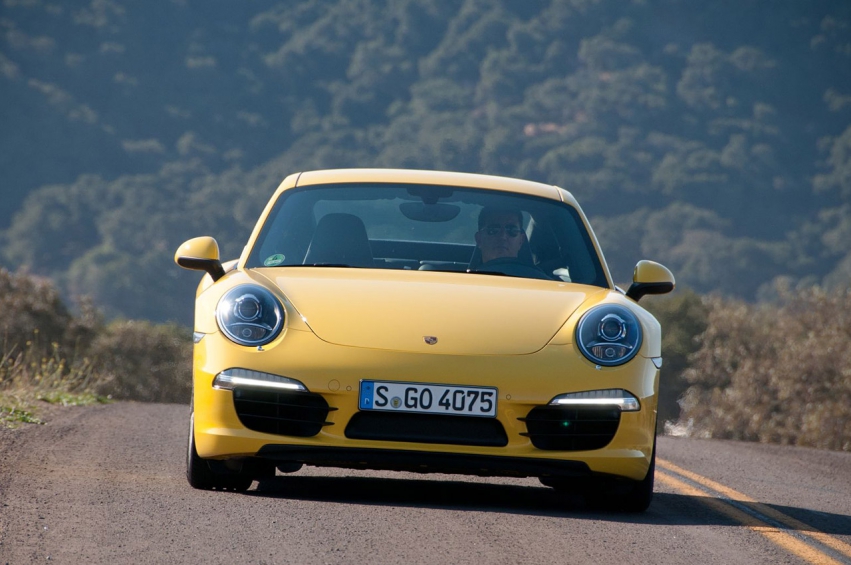 Авто обои Porsche 911 Carrera S First Drive