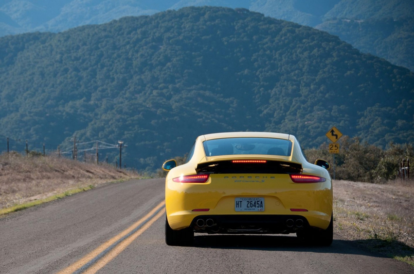 Авто обои Porsche 911 Carrera S First Drive