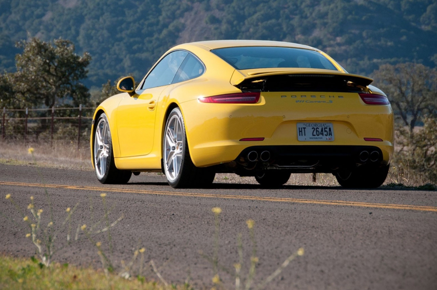 Авто обои Porsche 911 Carrera S First Drive