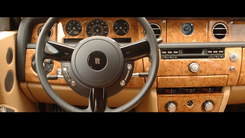 Авто обои Rolls-Royce Phantom 2012