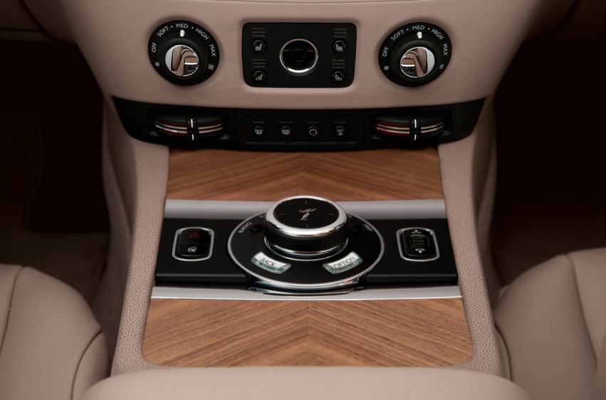 Авто обои Rolls-Royce Wraith 2013