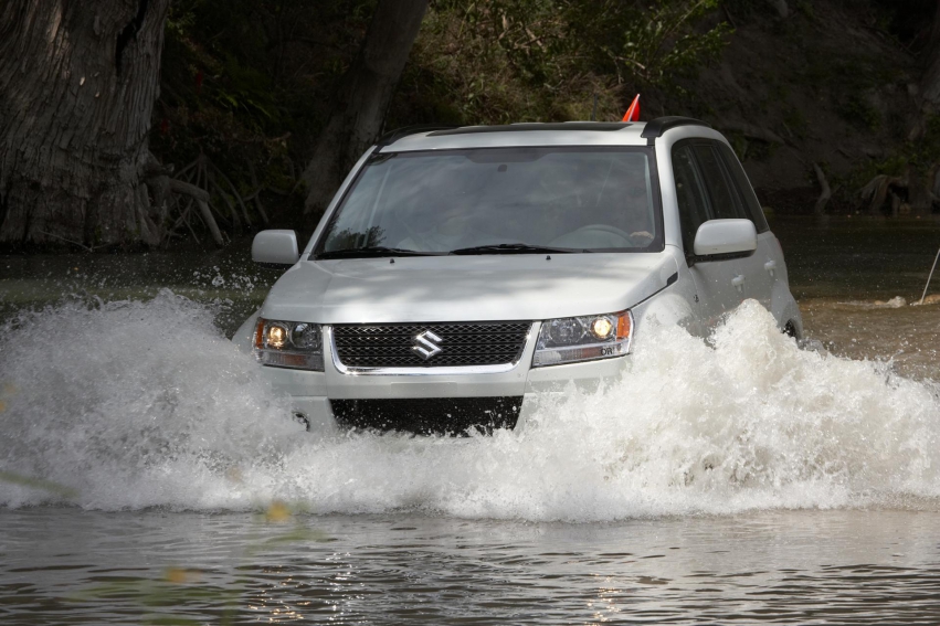 Авто обои Suzuki Grand Vitara 2012