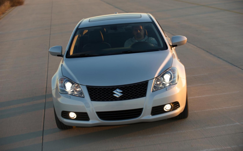 Авто обои Suzuki Kizahi Sedan 2012