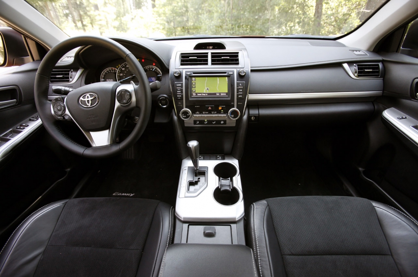 Авто обои Toyota Camry 2012