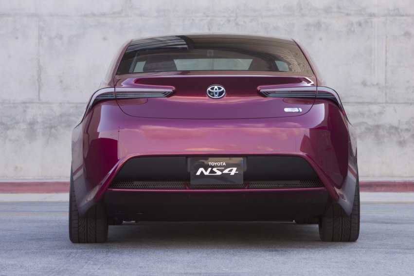 Авто обои Toyota NS4 Plug-in Hybrid Concept