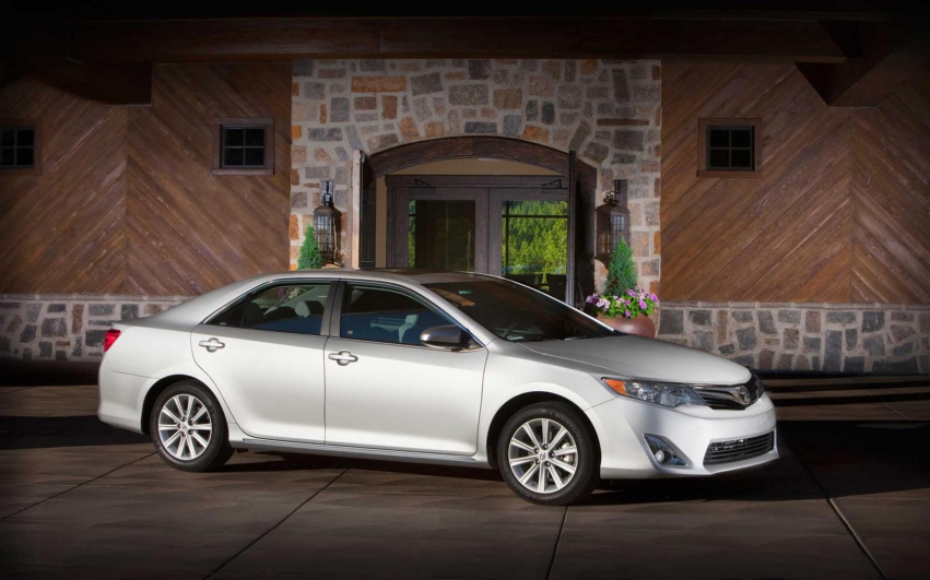 Авто обои Toyota Camry Sedan 2012