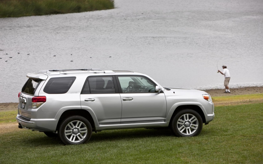 Авто обои Toyota 4Runner SUV 2012