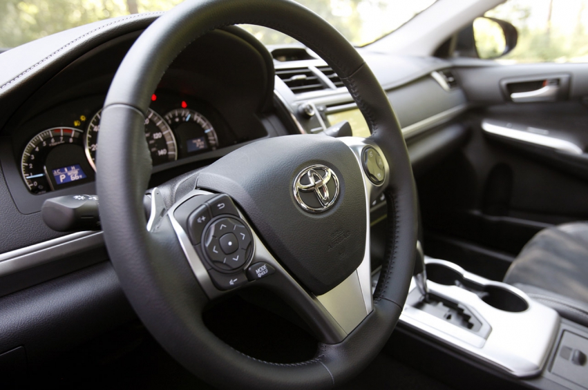 Авто обои Toyota Camry 2012