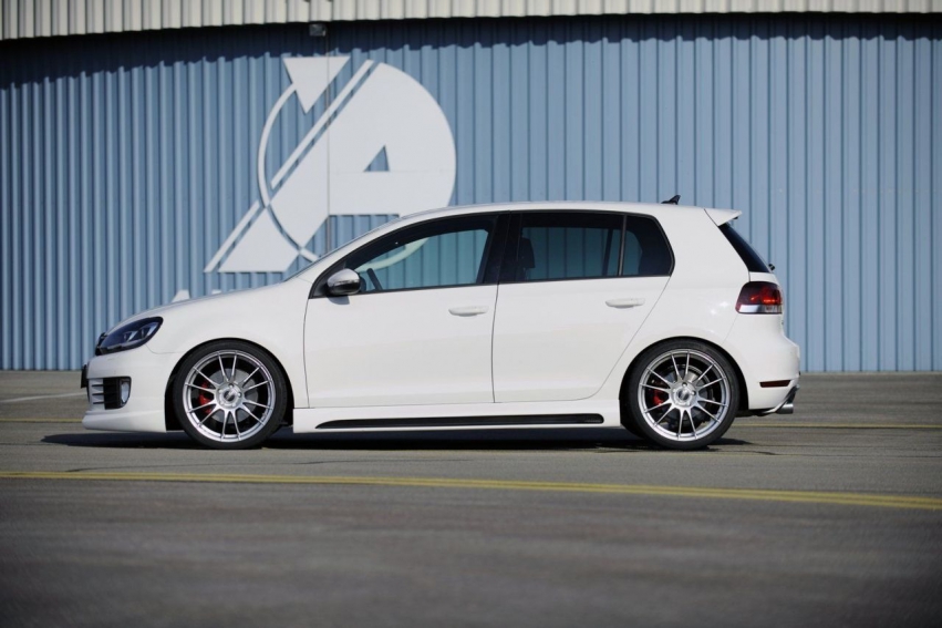 Авто обои Volkswagen Rieger Golf GTI