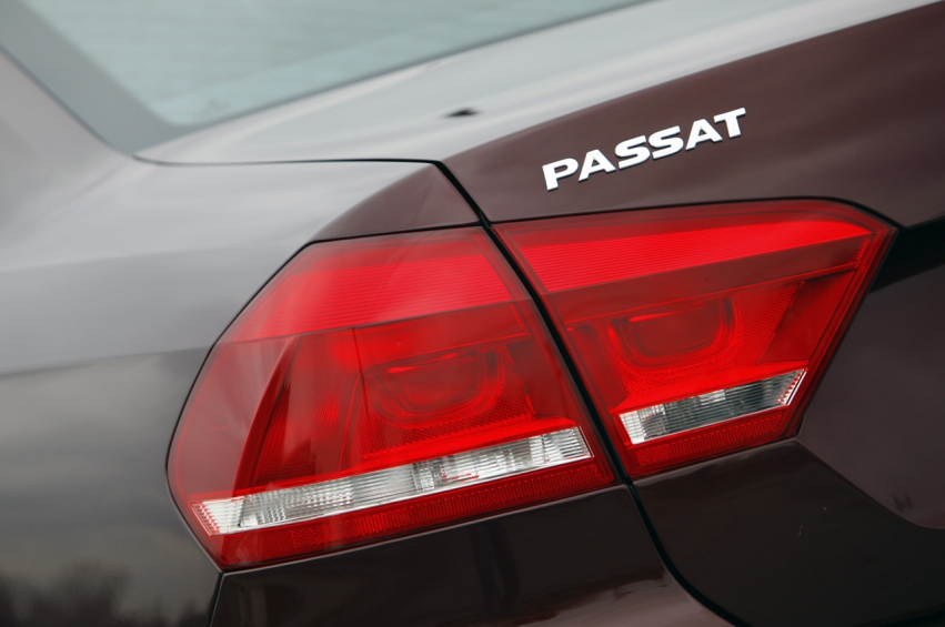 Авто обои Volkswagen Passat 2012