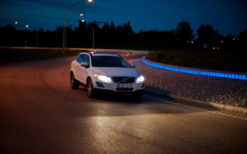 Авто обои Volvo XC-60 2012