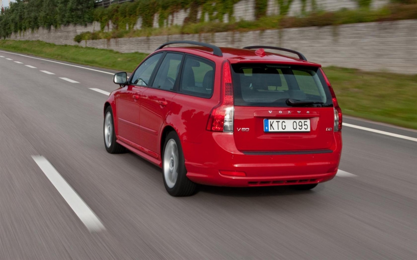 Авто обои Volvo V-50 2012