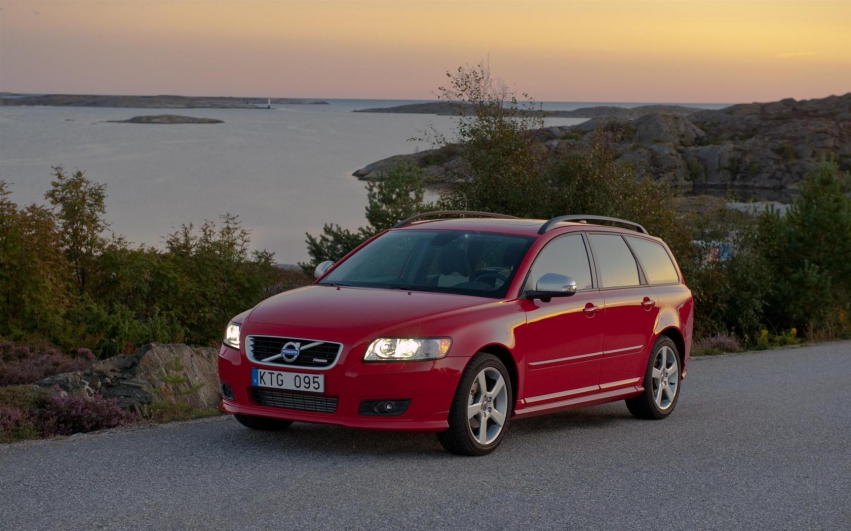 Авто обои Volvo V-50 2012