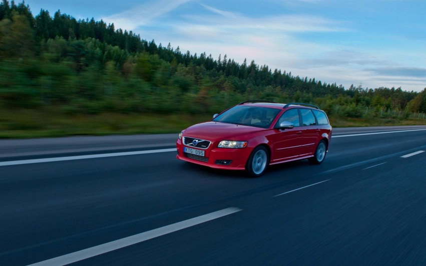 Авто обои Volvo V-50 2012