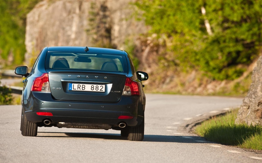 Авто обои Volvo S-40 2012